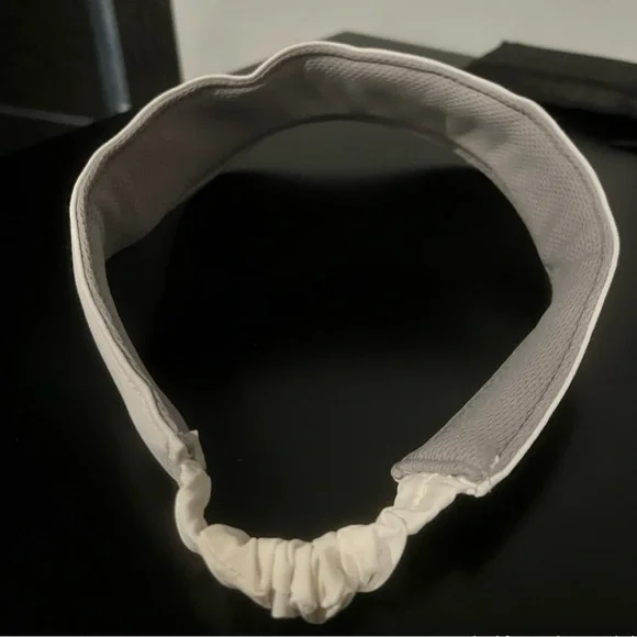 Alo White Performance Eclipse Visor - Picture 3 of 3